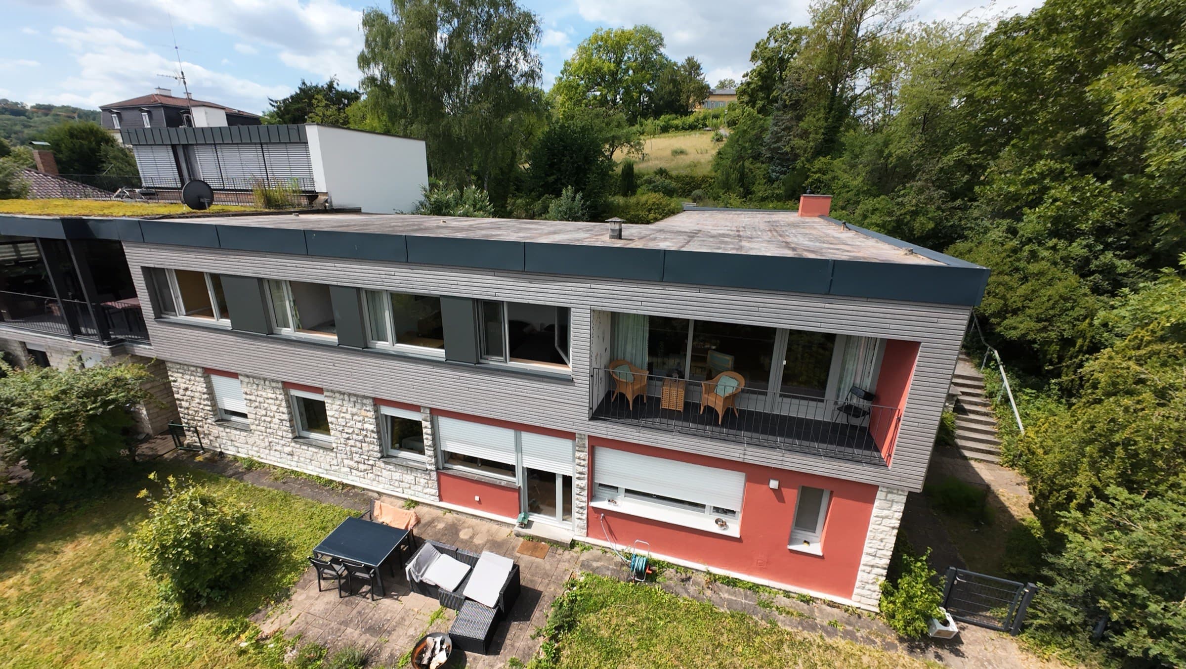 Luftaufnahme der Lage am Hang 2